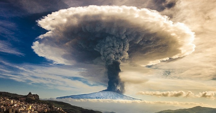 mount etna sicily italy erupting on christmas eve 2020 Mount Etna Volcano In Italy Explodes Again 21 4 2020 This Is Italy mount etna sicily italy erupting on christmas eve 2020