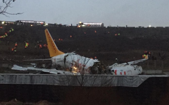 Plane crash footage captures moment Boeing 737 plunges 