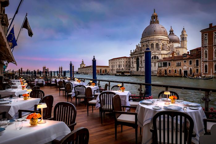 10 Most Spectacular Waterfront Restaurants in the World | This is Italy